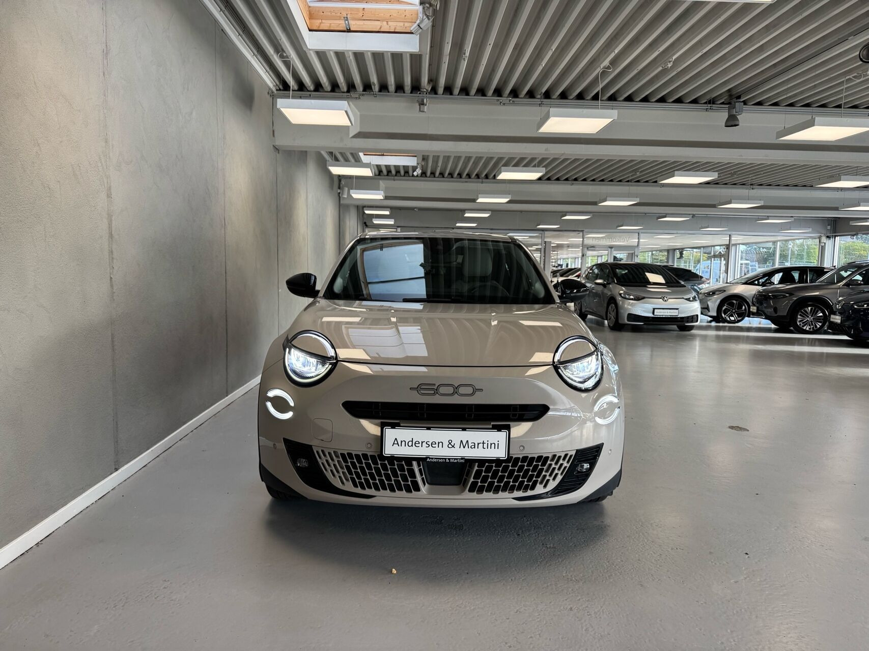 Grå Fiat 600e fra 2024