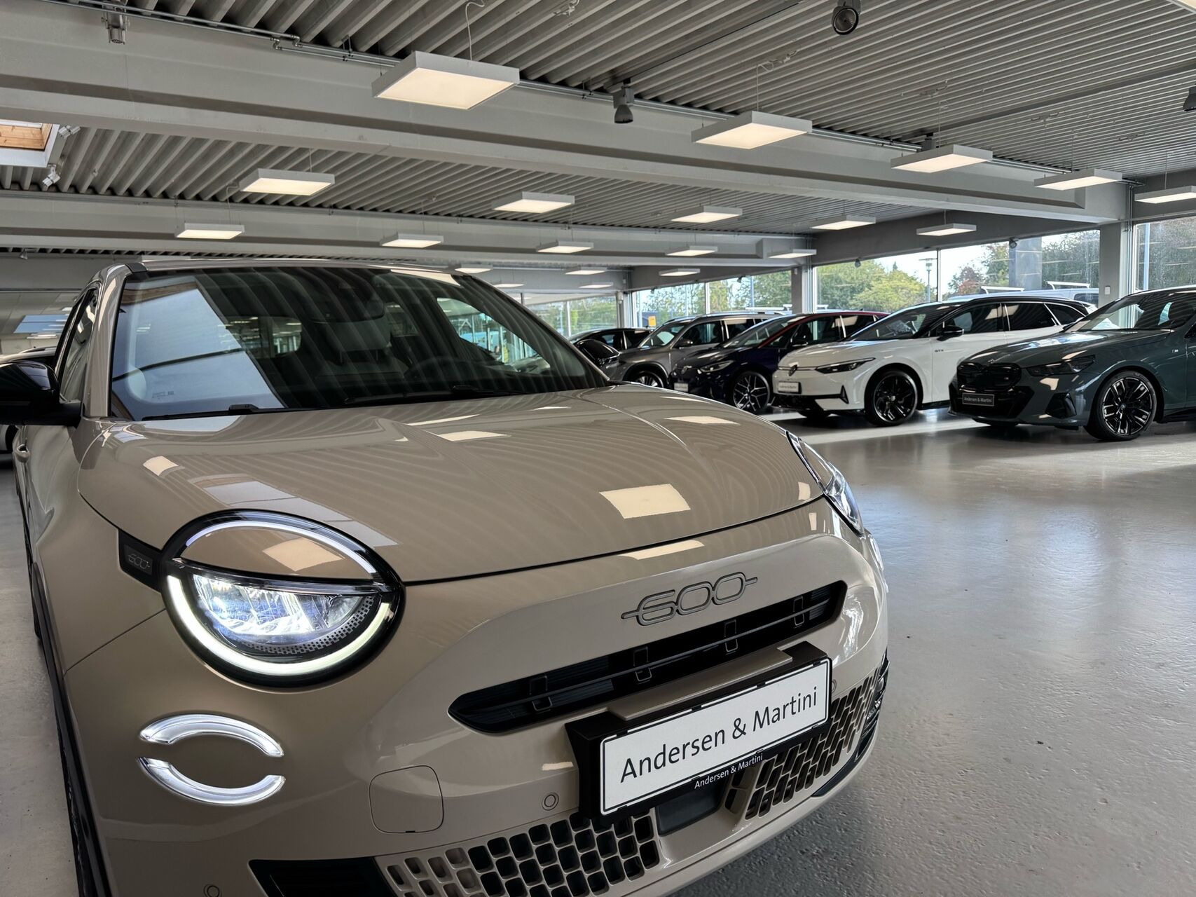 Grå Fiat 600e fra 2024