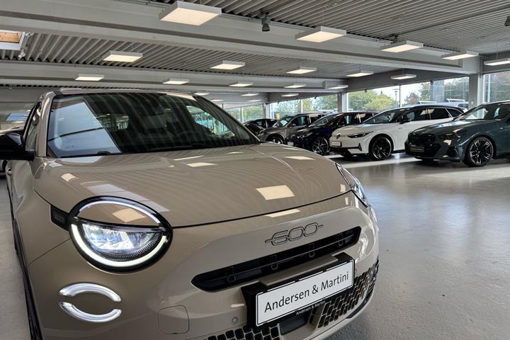Grå Fiat 600e fra 2024