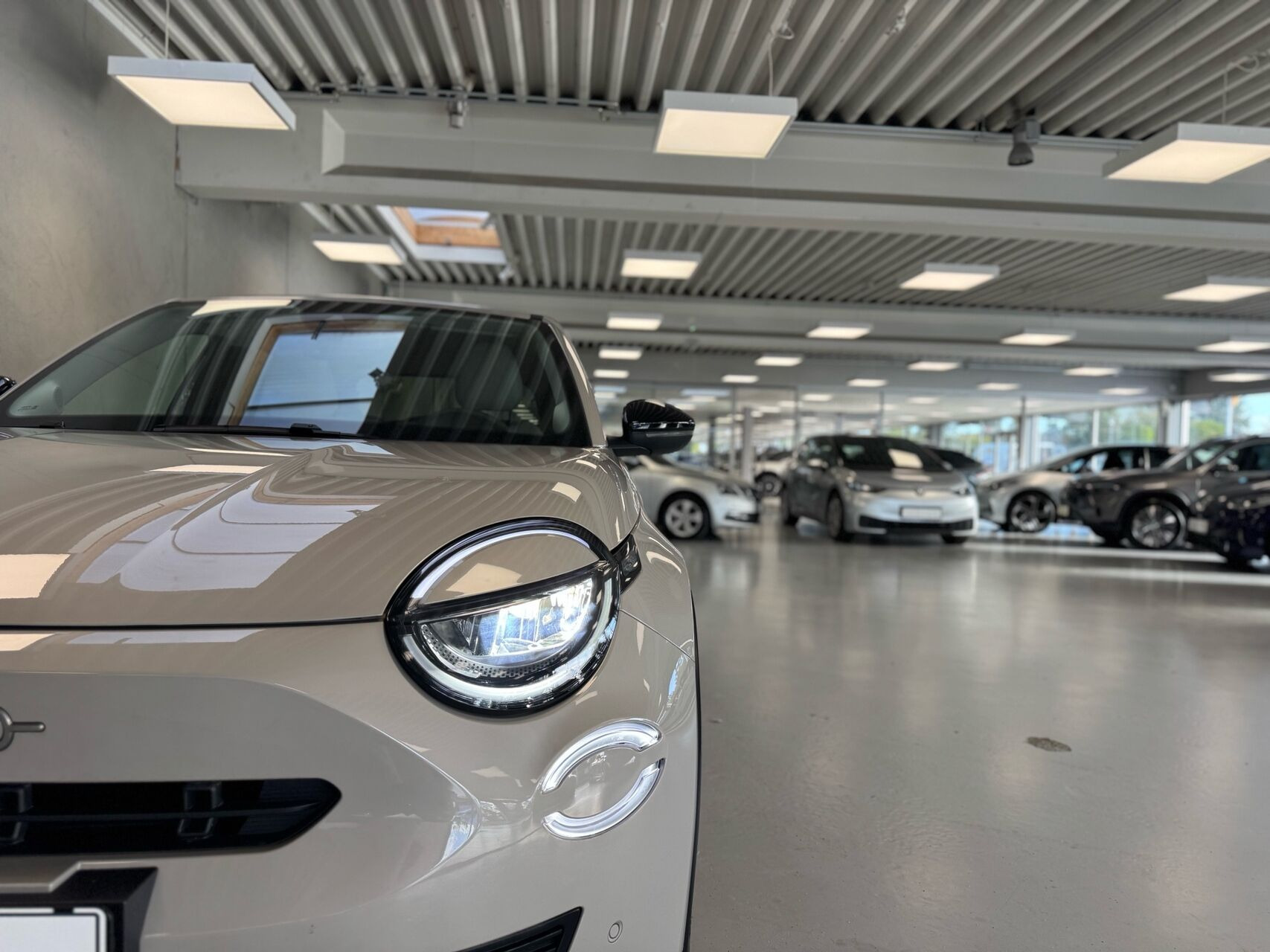 Grå Fiat 600e fra 2024
