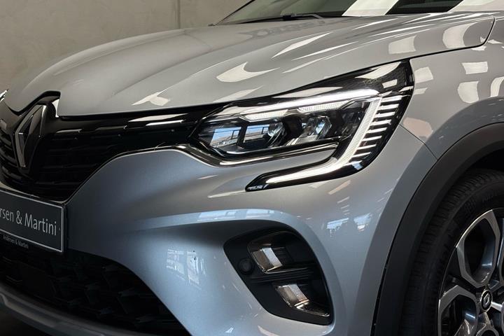 Sølv Renault Captur fra 2022