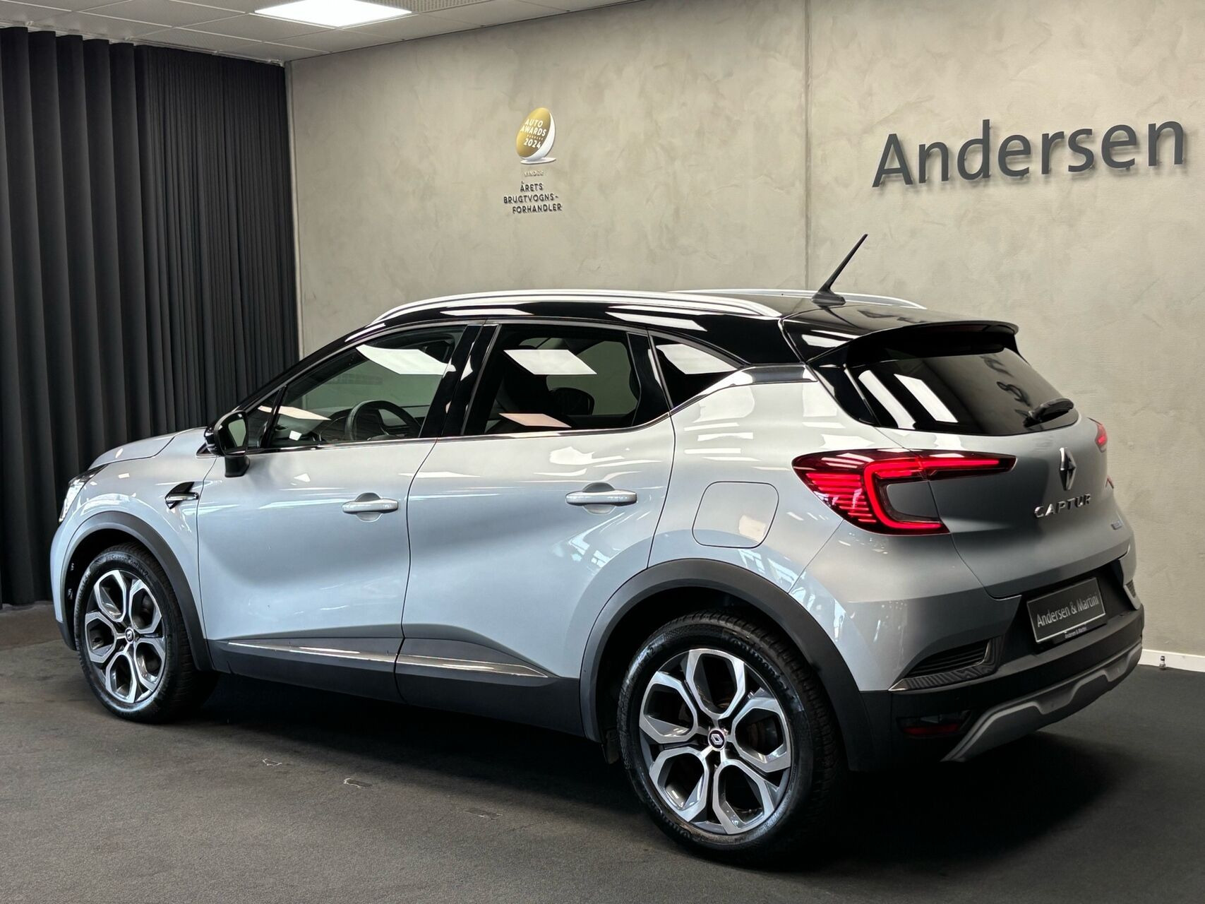 Sølv Renault Captur fra 2022