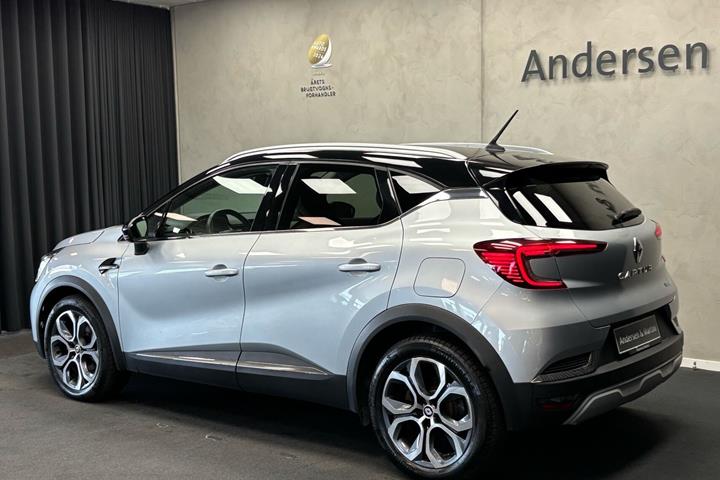 Sølv Renault Captur fra 2022