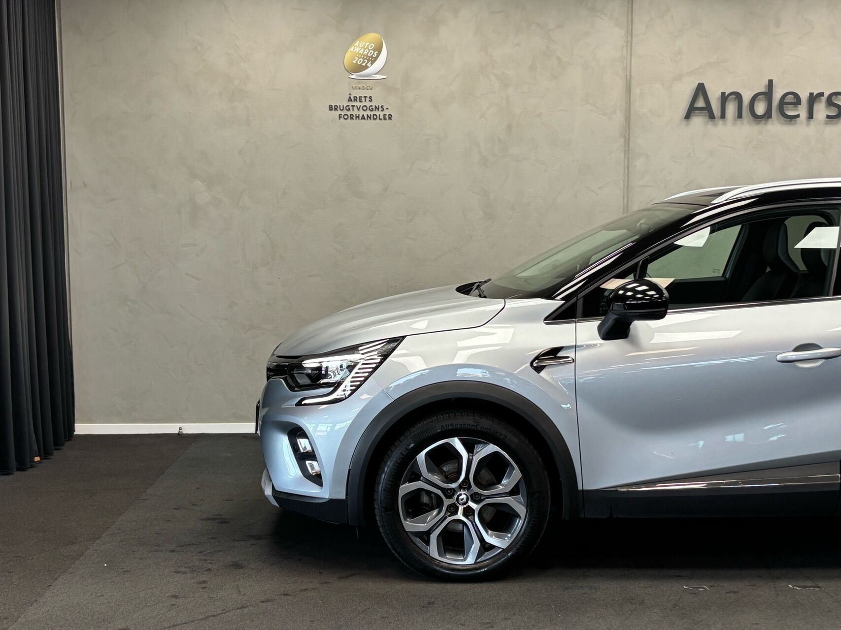 Sølv Renault Captur fra 2022