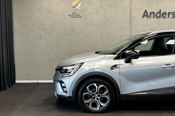 Sølv Renault Captur fra 2022