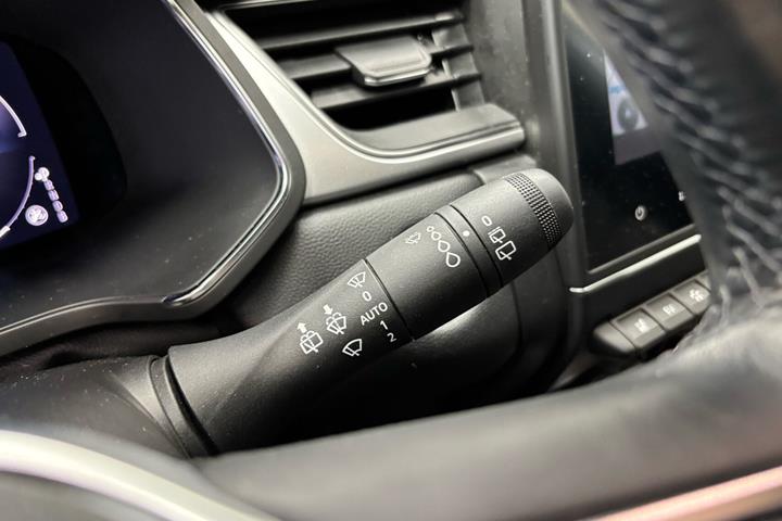 Sølv Renault Captur fra 2022