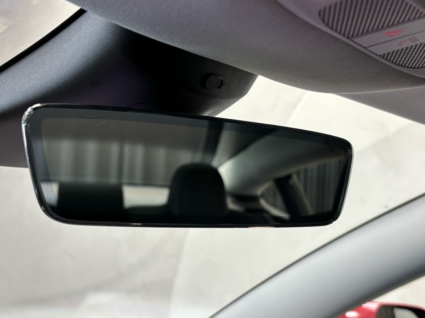 Rød Tesla Model 3 fra 2019