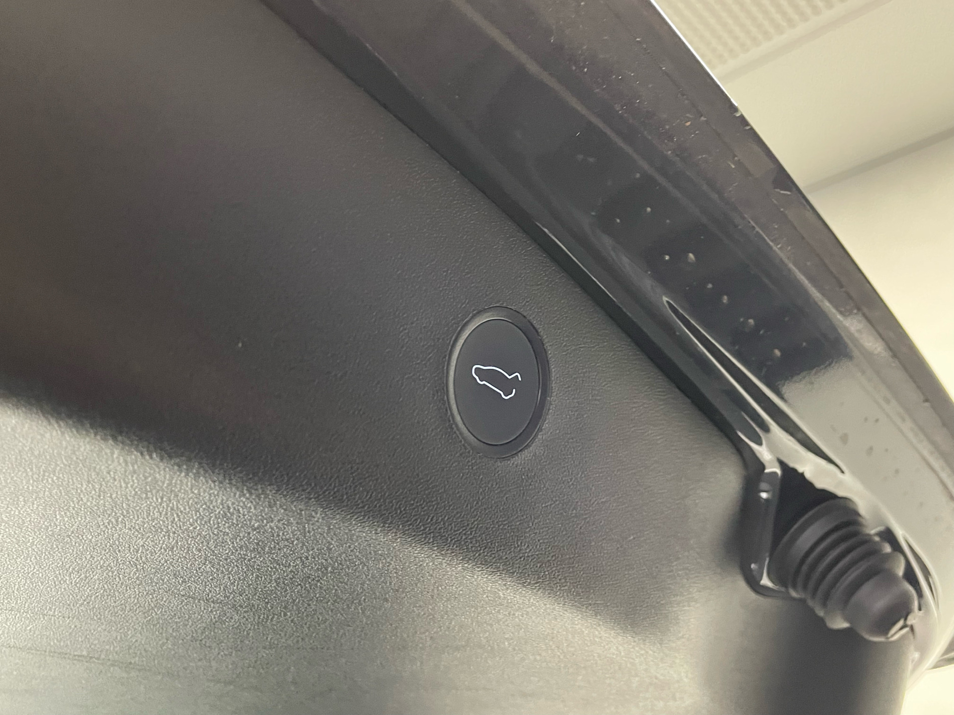 Grå Tesla Model 3 fra 2021