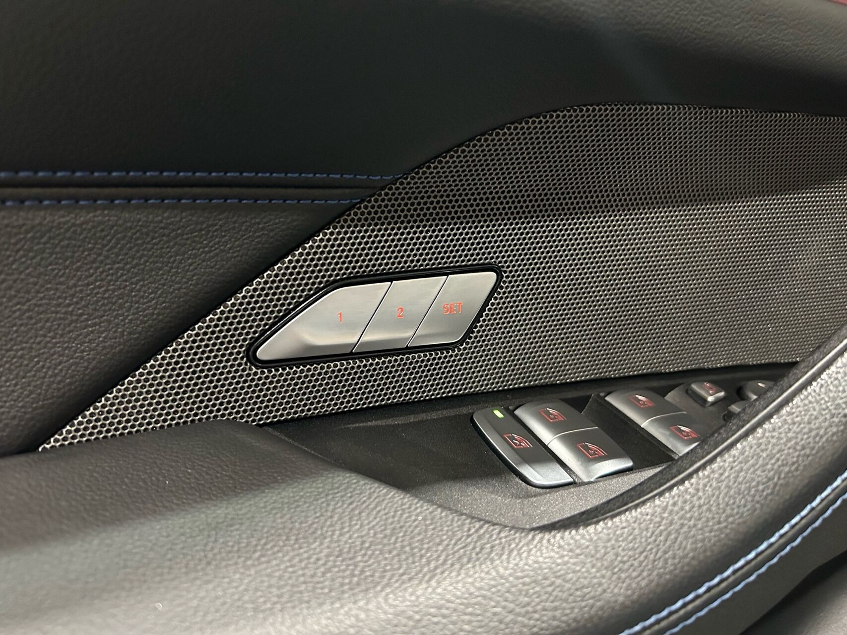 Blå BMW i4 fra 2023