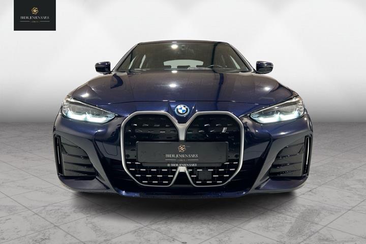 Blå BMW i4 fra 2023