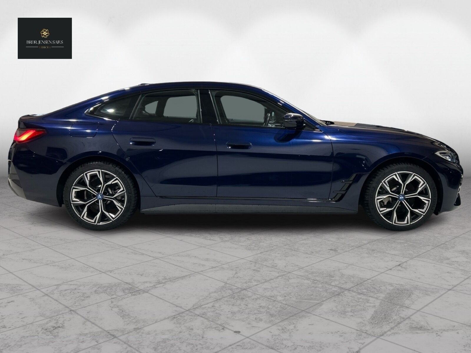 Blå BMW i4 fra 2023