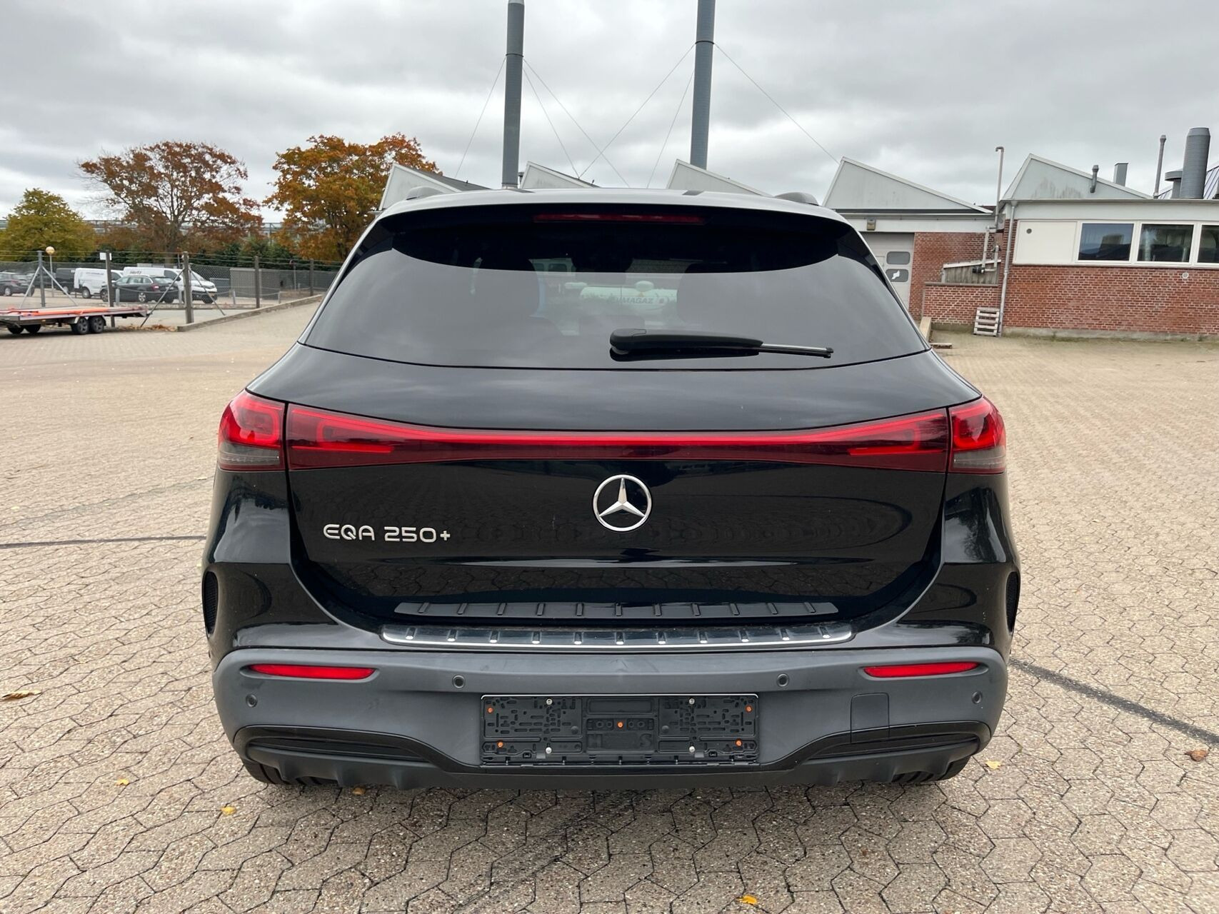 Sort Mercedes EQA250+ fra 2022
