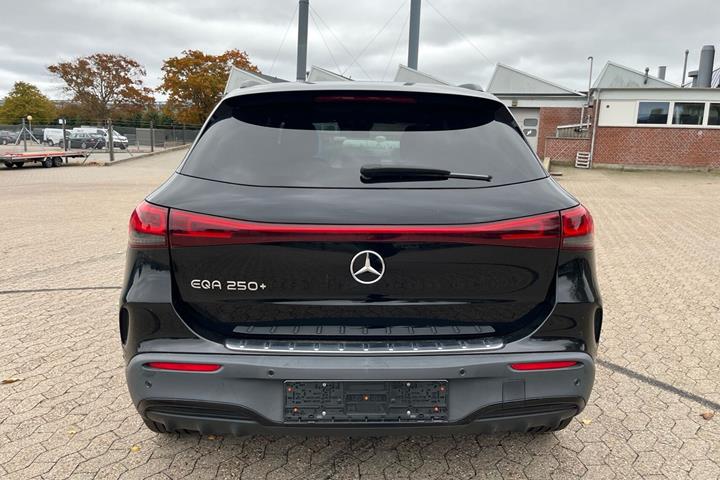 Sort Mercedes EQA250+ fra 2022