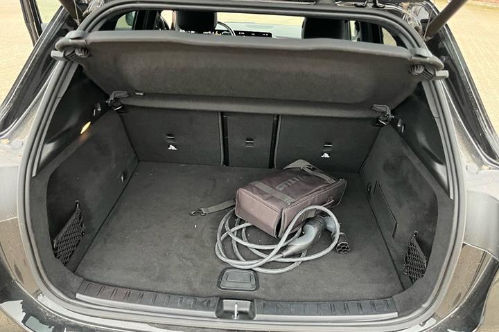 Sort Mercedes EQA250+ fra 2022