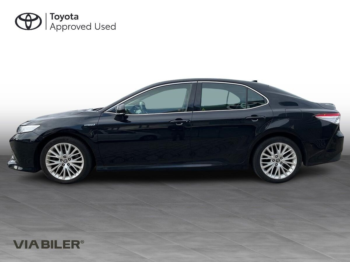Sort Toyota Camry fra 2019
