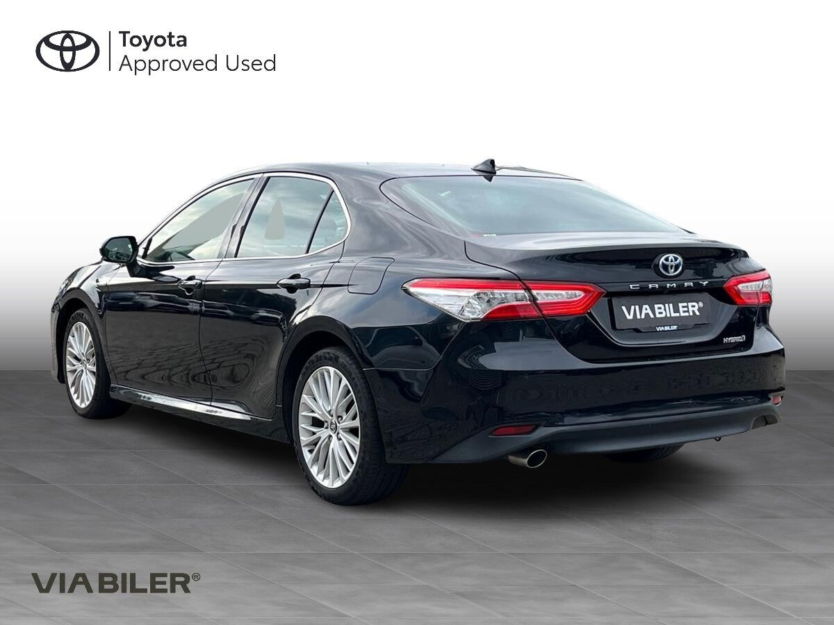 Sort Toyota Camry fra 2019