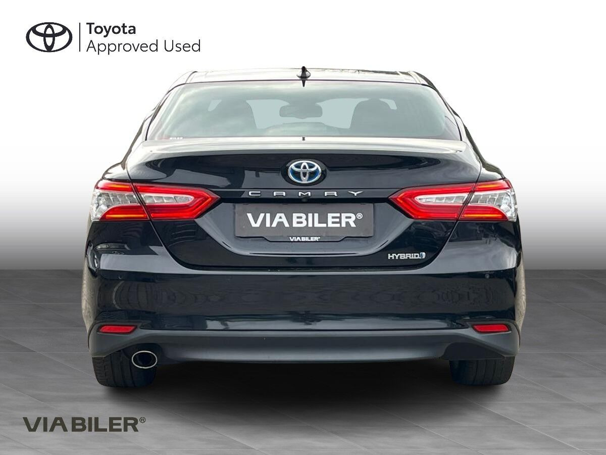 Sort Toyota Camry fra 2019