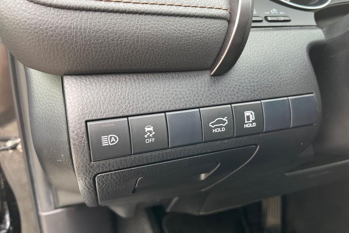 Sort Toyota Camry fra 2019