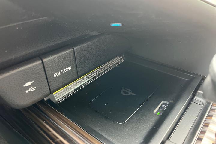 Sort Toyota Camry fra 2019