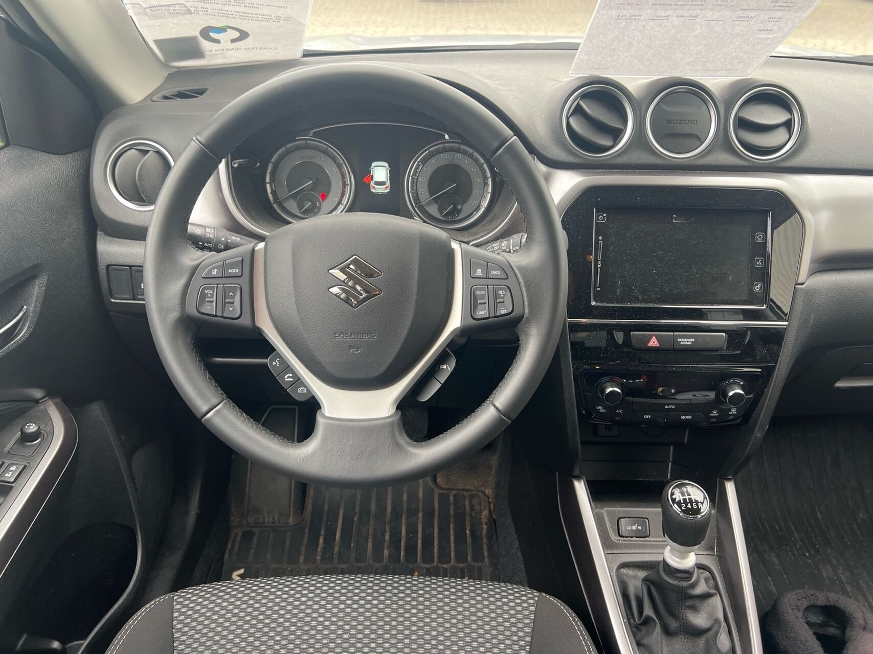Sølv Suzuki Vitara fra 2023