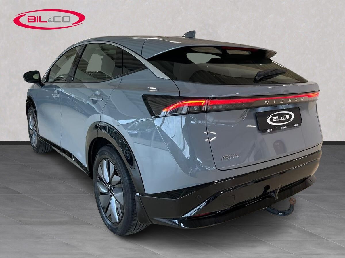 Grå Nissan Ariya fra 2023