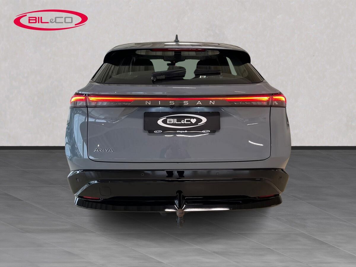 Grå Nissan Ariya fra 2023