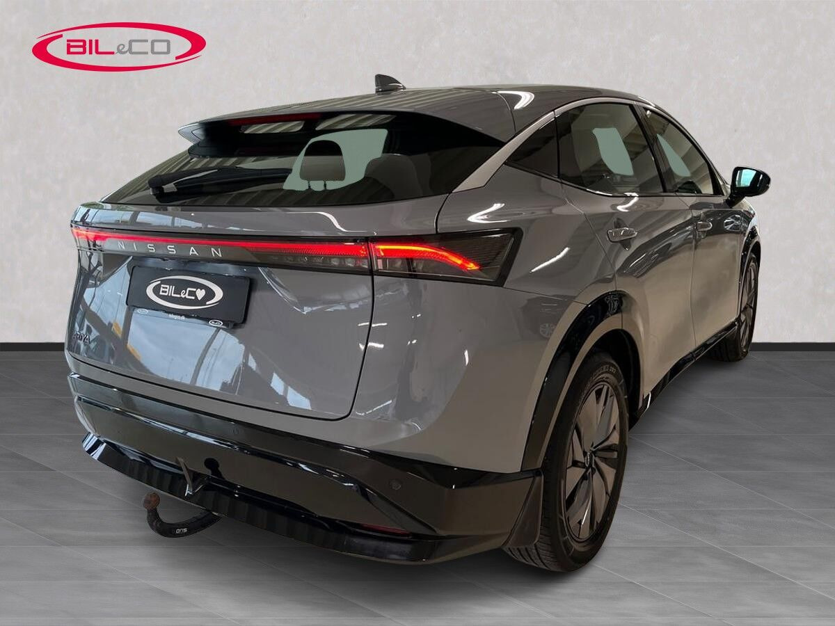 Grå Nissan Ariya fra 2023