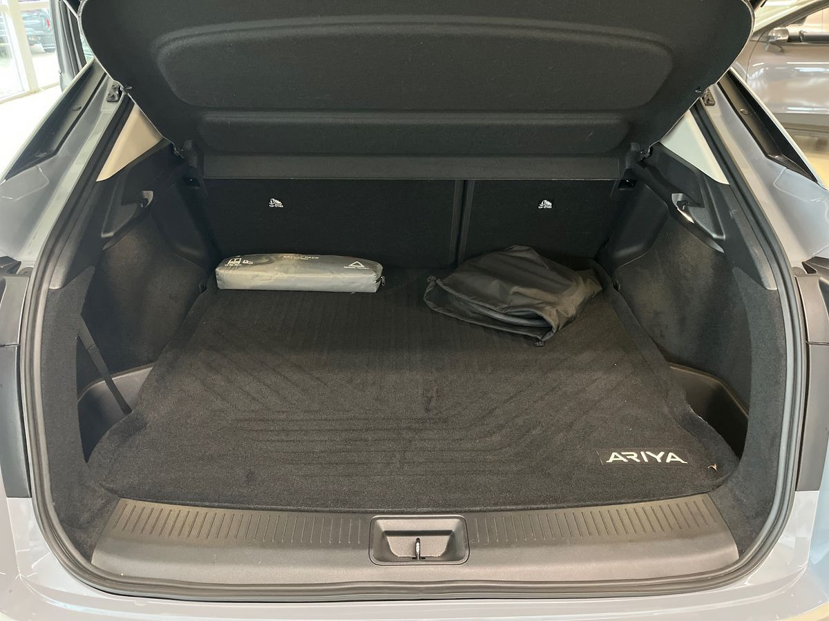 Grå Nissan Ariya fra 2023