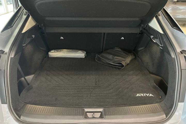 Grå Nissan Ariya fra 2023
