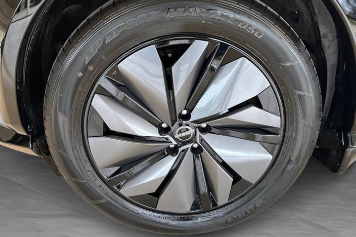 Grå Nissan Ariya fra 2023