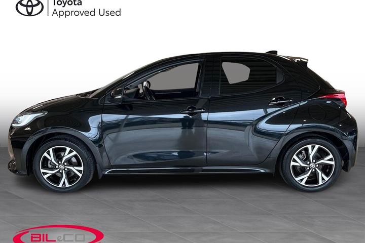 Sort Toyota Yaris fra 2024