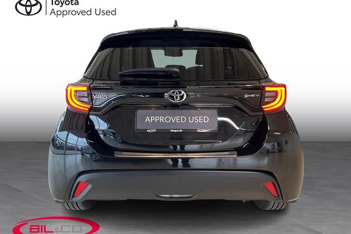 Sort Toyota Yaris fra 2024