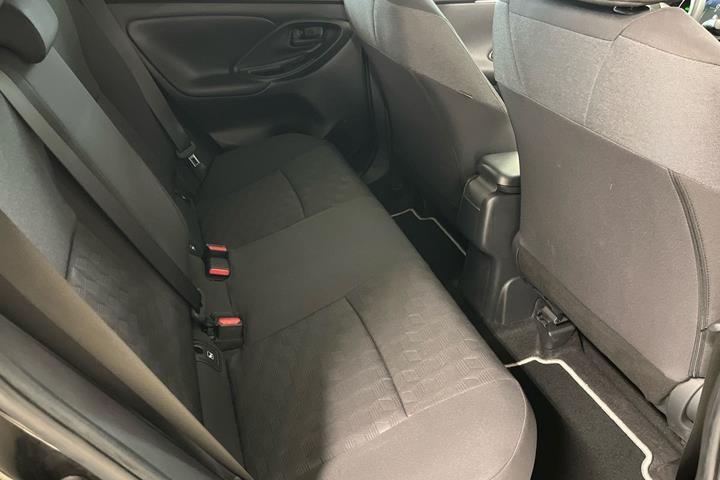 Sort Toyota Yaris fra 2024