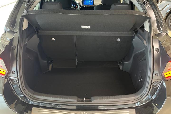 Sort Toyota Yaris fra 2024