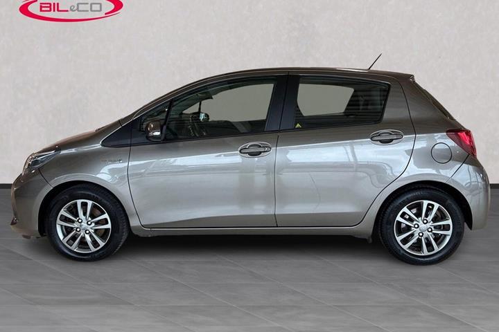 Bronze Toyota Yaris fra 2016