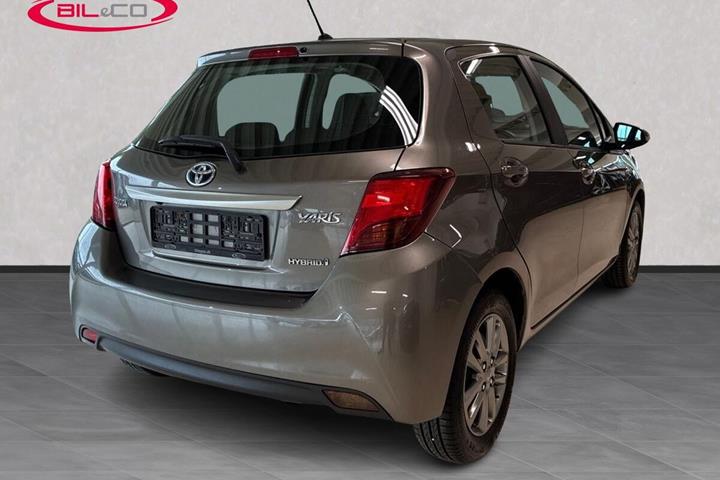 Bronze Toyota Yaris fra 2016