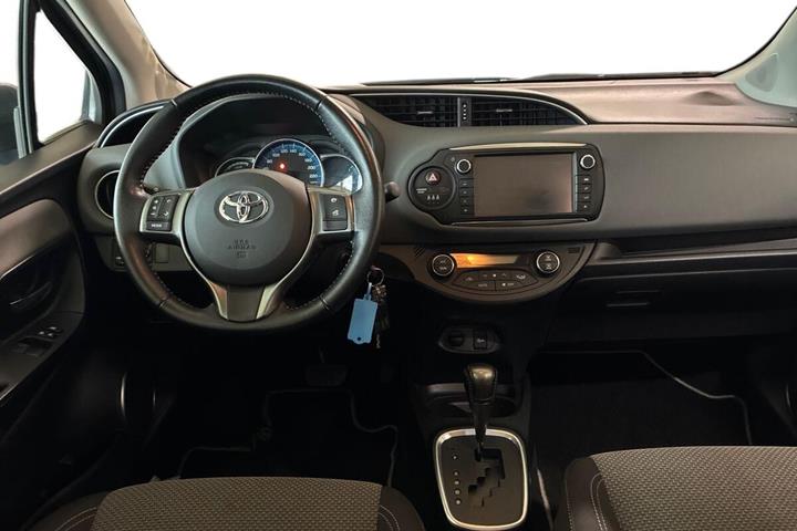 Bronze Toyota Yaris fra 2016