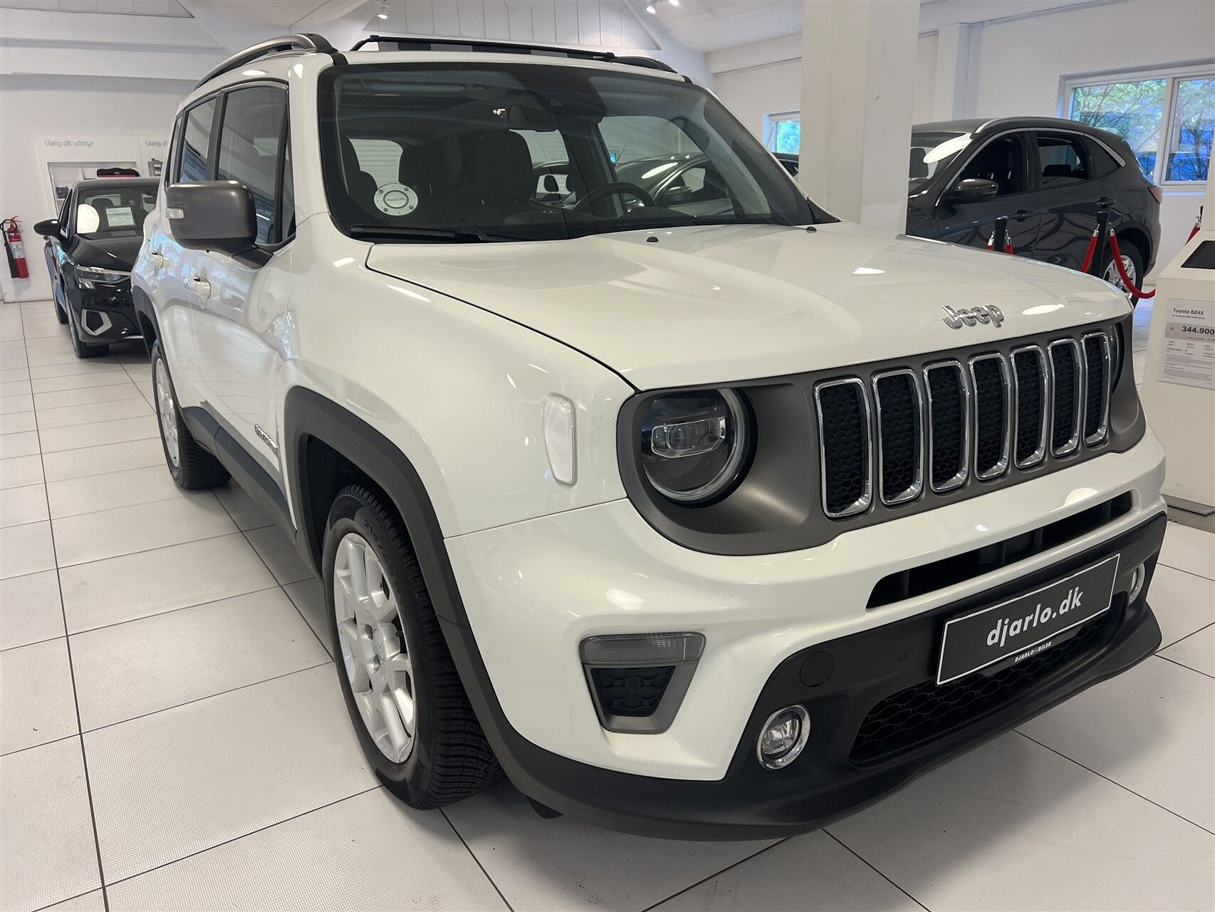 Hvid Jeep Renegade fra 2019