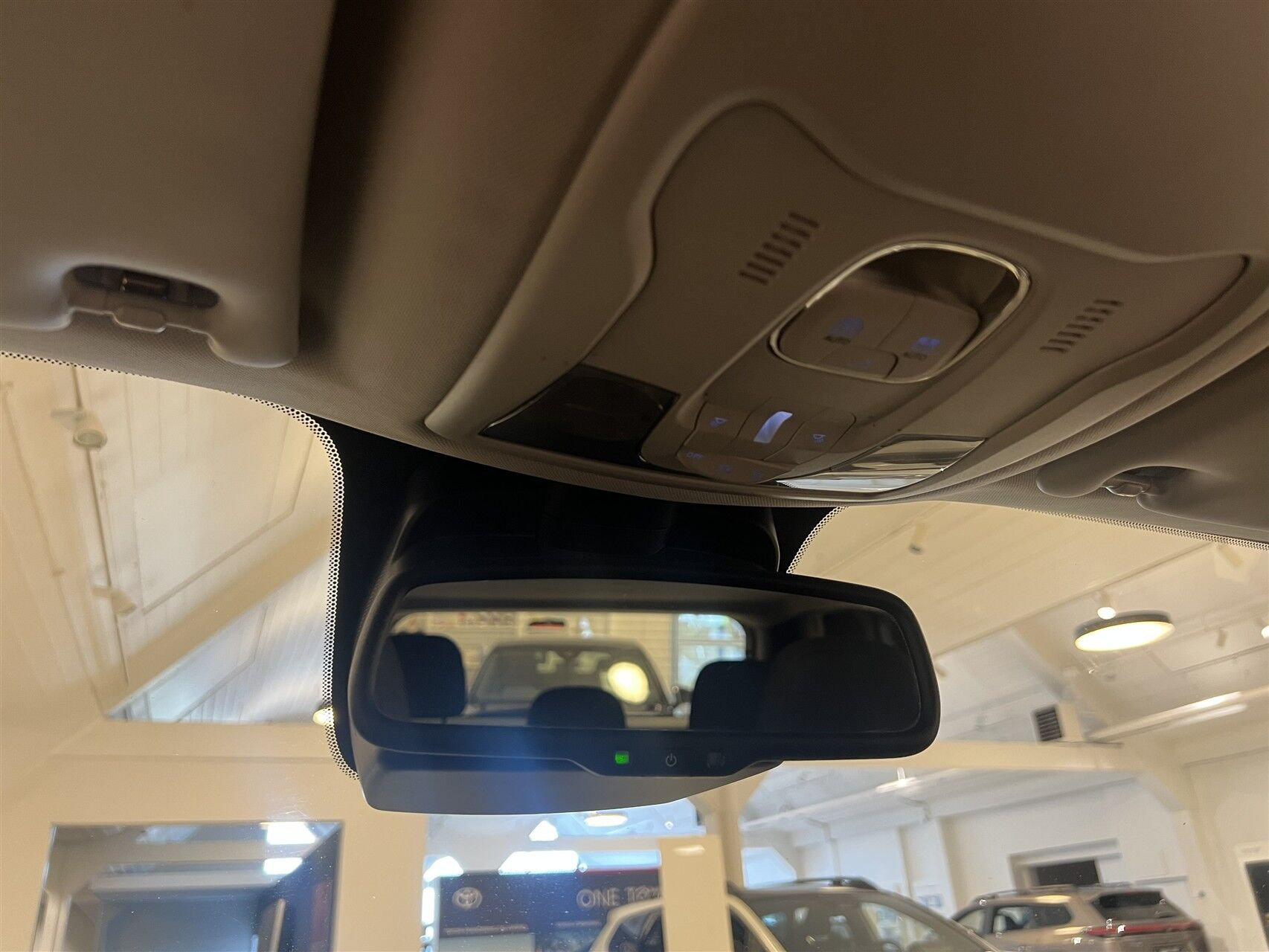 Hvid Jeep Renegade fra 2019
