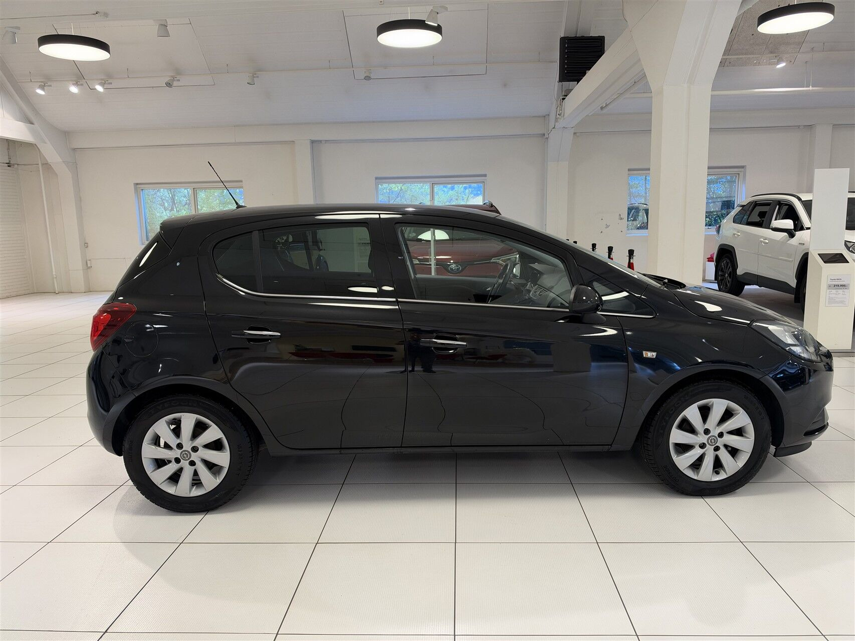 Sort Opel Corsa fra 2018