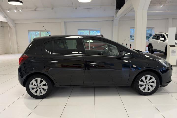 Sort Opel Corsa fra 2018