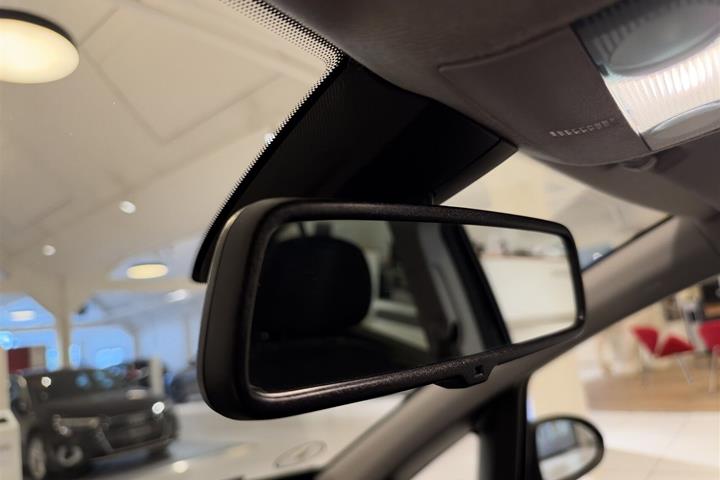 Sort Opel Corsa fra 2018