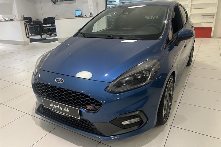 Blå Ford Fiesta fra 2018
