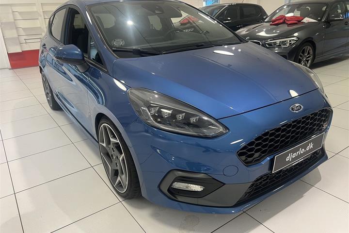 Blå Ford Fiesta fra 2018