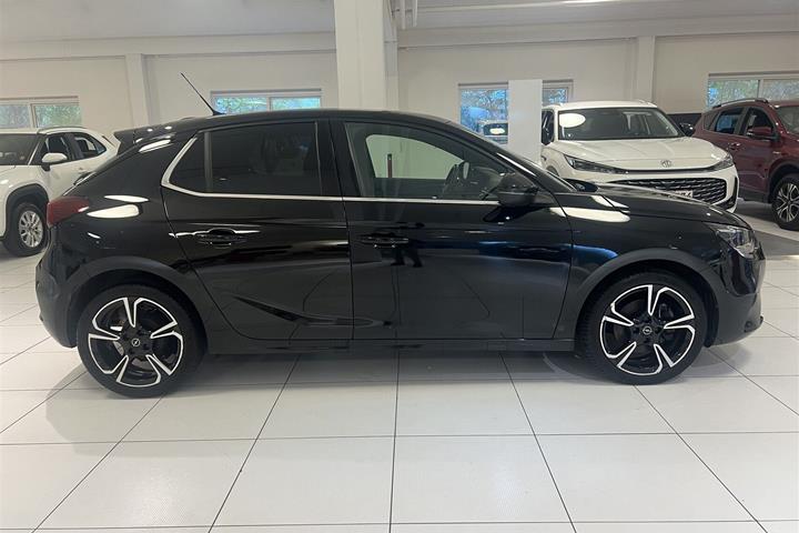 Sort Opel Corsa fra 2023