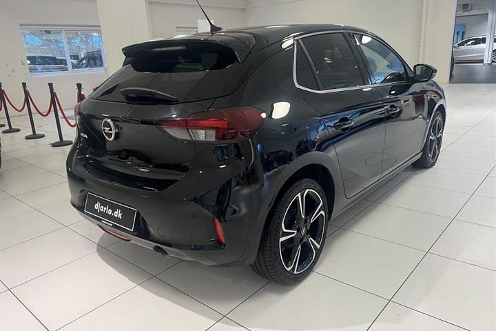 Sort Opel Corsa fra 2023