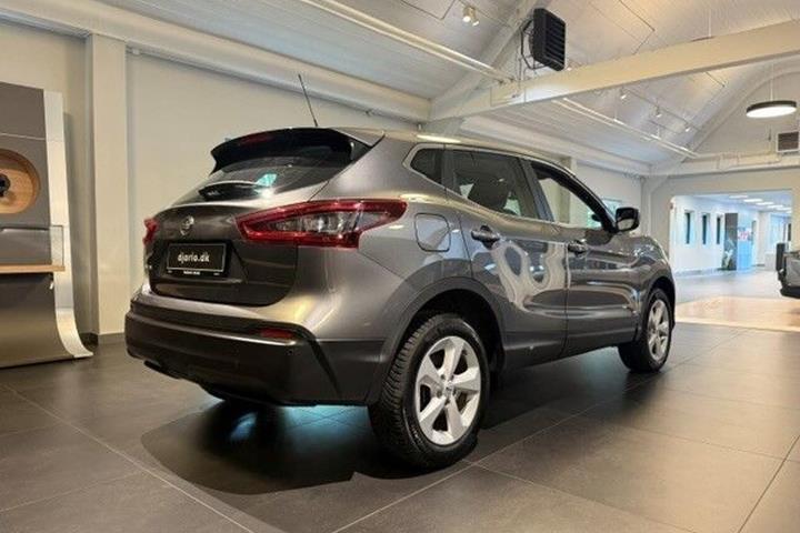 Grå Nissan Qashqai fra 2021