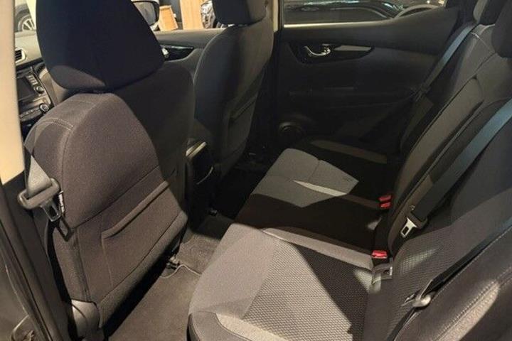Grå Nissan Qashqai fra 2021