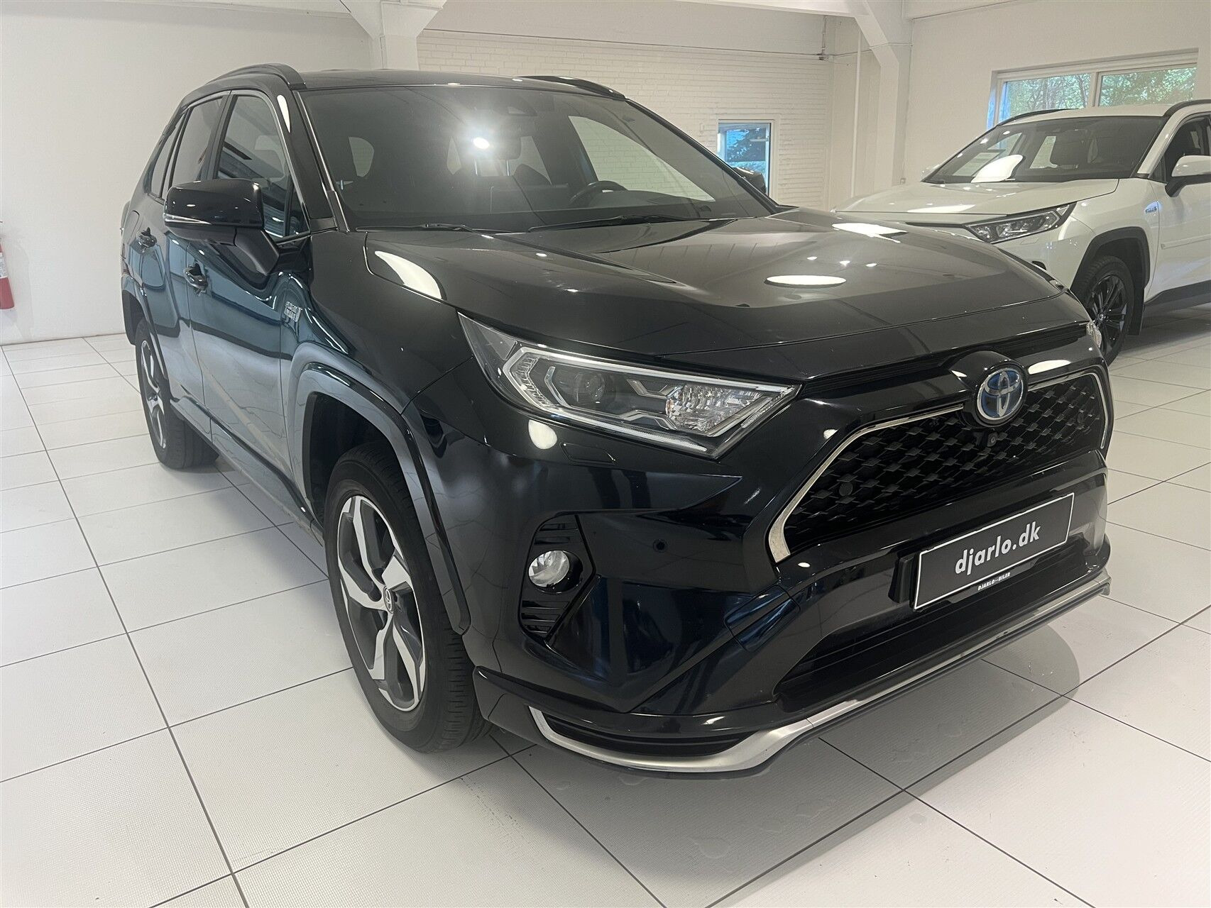 Sort Toyota RAV4 Plug-in fra 2021