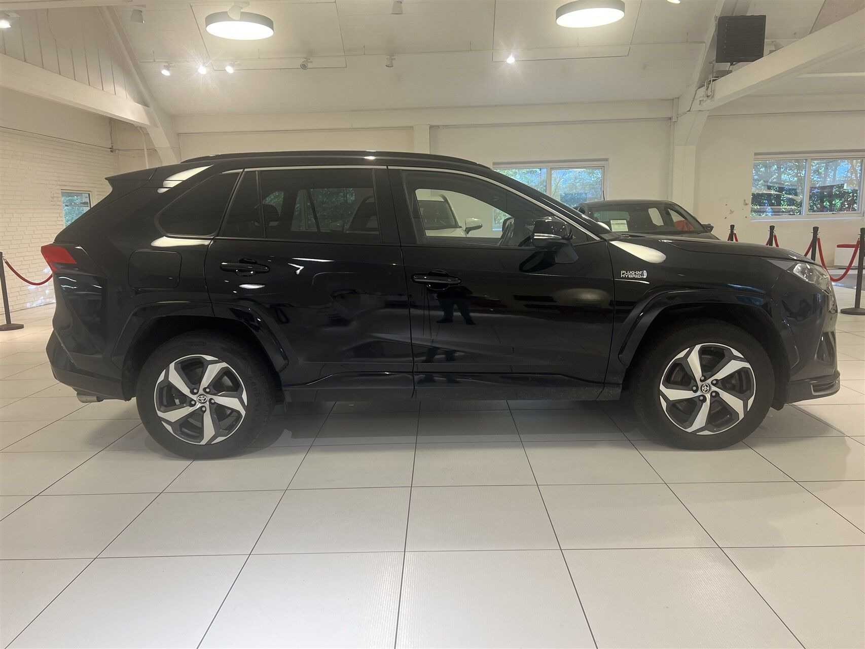 Sort Toyota RAV4 Plug-in fra 2021